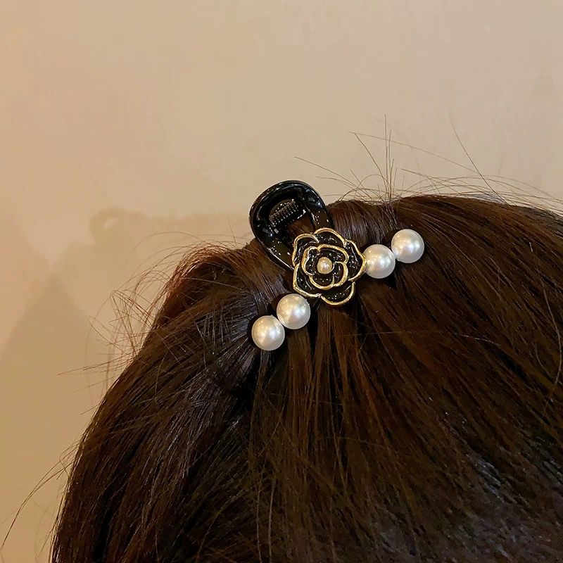 Black small flower Hair claw (clip)